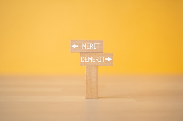 オルソケラトロジーのメリットとデメリット