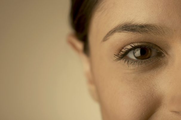 若い人でも白内障になることはある？